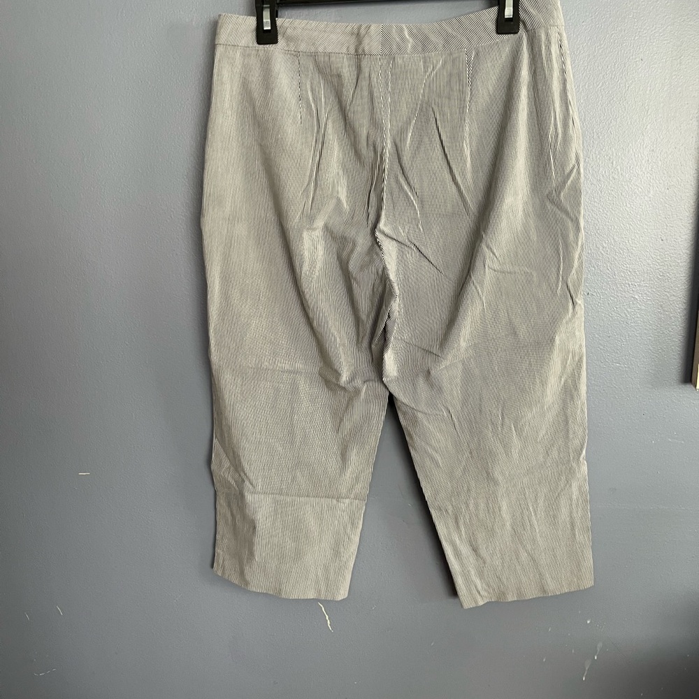 Coldwater Creek Size 10 Navy White Stripe Capri Preowned - Picture 5 of 8